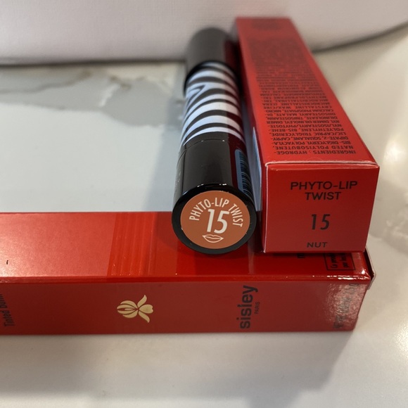 Phyto-Lip Twist is a tinted balm - 15 Nut - Picture 3 of 4